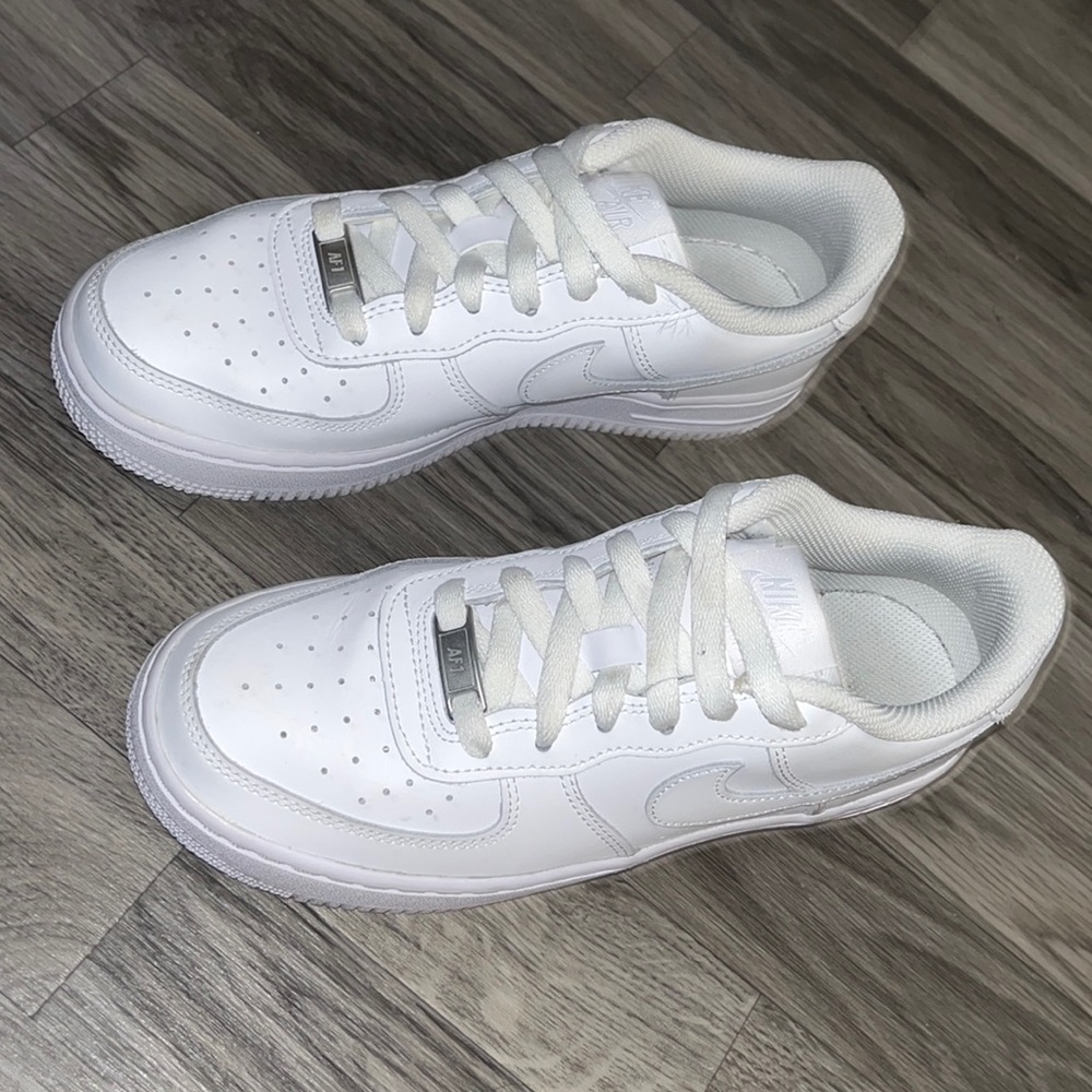 White Air Force 1’s low (gs)